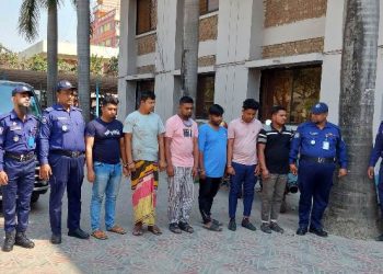 রুপগঞ্জে ডিবি পরিচয়ে গরু ডাকাতি, গ্রেপ্তার ৬