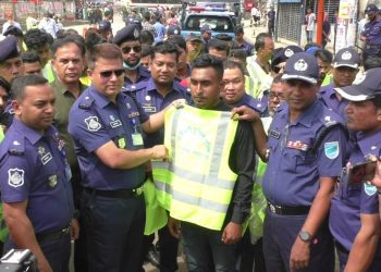 রমজান উপলক্ষে যানজট নিরসনে মাঠে পুলিশ