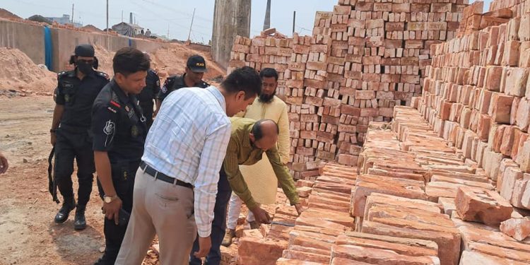 বন্দরে ৩ ইটভাটাকে ৪ লাখ টাকা জরিমানা