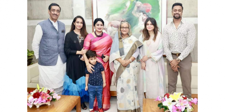 প্রধানমন্ত্রীর সাথে শামীম ওসমান পরিবারের সৌজন্য সাক্ষাৎ