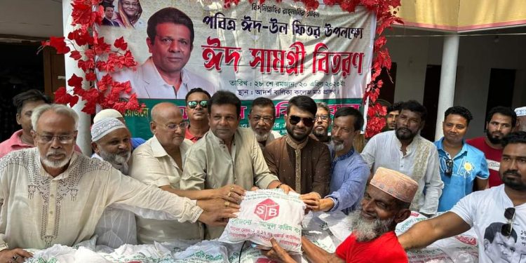 ১২ হাজার পরিবার পেল আওয়ামীলীগ নেতা বাবুর ঈদ উপহার