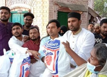 আইন কলেজে প্রায় একশ অসহায় পরিবারের মাঝে ইফতার সামগ্রী বিতরণ