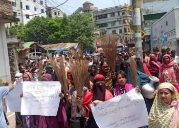বন্দরে পানির দাবিতে কয়েকশ এলাকাবাসীর বিক্ষোভ মিছিল  