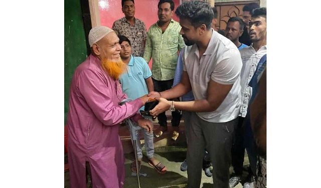 মরুব্বীদের দোয়া নিয়ে যুব সমাজকে সু পথে চলার আহ্বান অয়ন ওসমানের