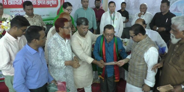 বীর মুক্তিযোদ্ধাদের সংবর্ধনা ও সম্মাননা দিলো নারায়ণগঞ্জ জেলা পরিষদ