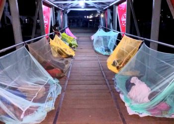 ডেঙ্গু রোধে ছিন্নমূল মানুষের পাশে টিম খোরশেদ