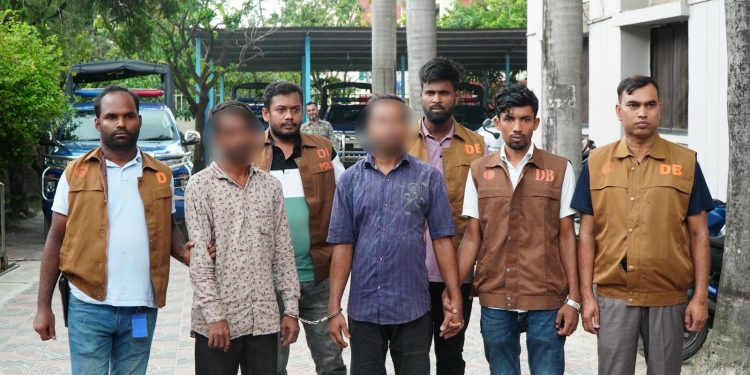 সিদ্ধিরগঞ্জে যুবক খুন, ২ ছিনতাইকারী গ্রেপ্তার