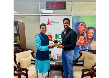অয়ন ওসমানকে নৌকা উপহার দিলেন আইসিটি প্রতিমন্ত্রী পলক
