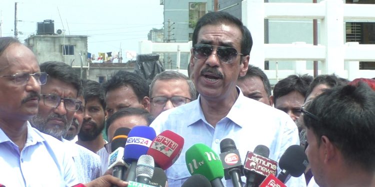 জলাবদ্ধতা নিরসনে ময়লা পানিতে অবস্থান ধর্মঘট করবো-শামীম ওসমান