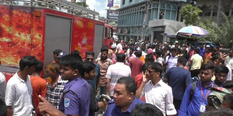 নারায়ণগঞ্জে ভয়াবহ সড়ক দূর্ঘটনায় মৃত্যু ৩