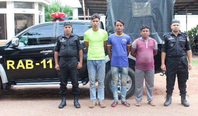 রুপগঞ্জে ৩২ কেজি গাঁজা সহ গ্রেপ্তার ৩