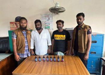 ডিবির হাতে ফতুল্লায় ফেনসিডিলসহ গ্রেফতার ২