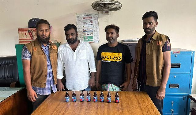 ডিবির হাতে ফতুল্লায় ফেনসিডিলসহ গ্রেফতার ২