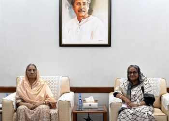 প্রধানমন্ত্রীর সাথে বিরোধী দলীয় নেত্রী রওশন এরশাদের সাক্ষাক