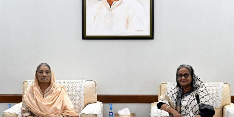 প্রধানমন্ত্রীর সাথে বিরোধী দলীয় নেত্রী রওশন এরশাদের সাক্ষাক