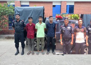 মাসদাইরে কিশোর গ্যাংয়ের তান্ডবের ঘটনায় চশমা সাব্বির সহ গ্রেপ্তার ৪