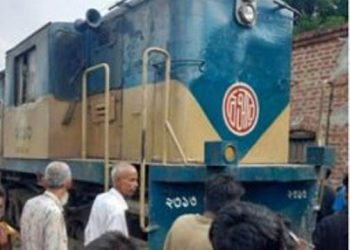 ফতুল্লায় ট্রেনের সাথে সিমেন্ট বোঝাই ভটভটির সংঘর্ষ