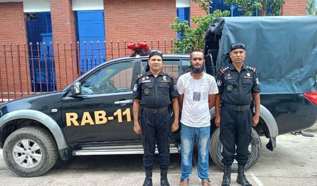 ফতুল্লায় রুবেল হত্যা মামলা আসামী আকাশ গ্রেপ্তার