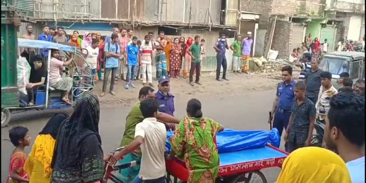 বিসিকে শাহ সিমেন্টের গাড়ির চাপায় মিশুক চালক নিহত ও আহত ৩