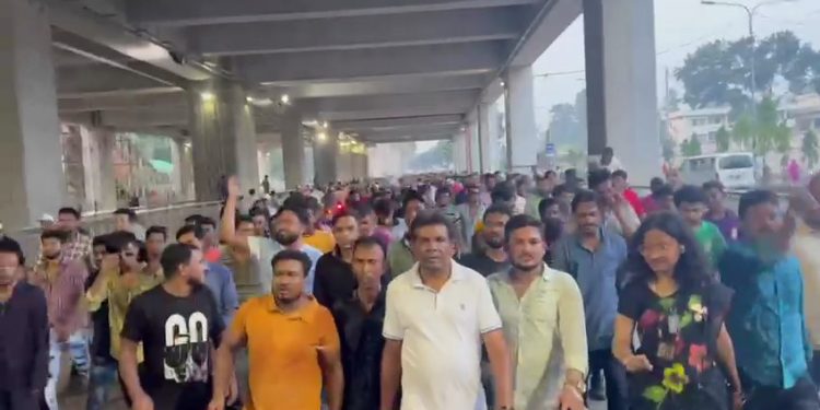 শামীম ওসমানের পক্ষে ঢাকায় প্যানেল মেয়র বাবুর নেতৃত্বে বিশাল মিছিল