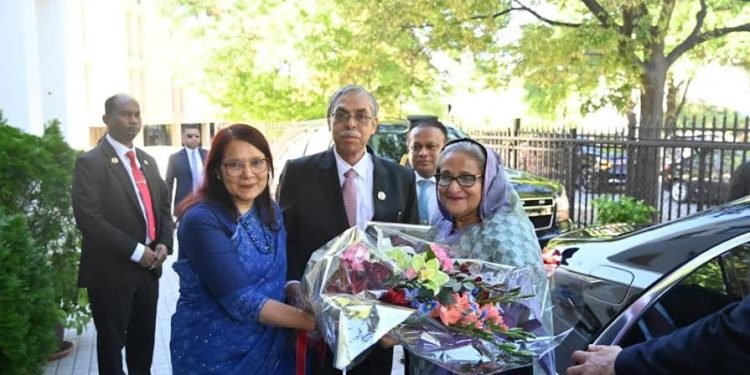 দেশের ভাবমূর্তি আরো জোরদারে দেশপ্রেমের সাথে কাজ করুন-প্রধানমন্ত্রী