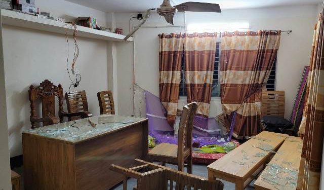 সিদ্ধিরগঞ্জে বিএনপি নেতা মোক্তারের অফিসে সন্ত্রাসী হামলা, ভাঙচুর