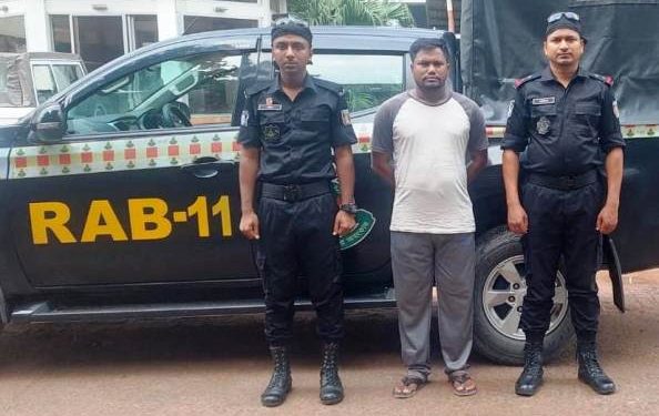 বন্দরে আত্মহত্যার” প্ররোচনাকারী প্রধান আসামী আরিফুল গ্রেপ্তার