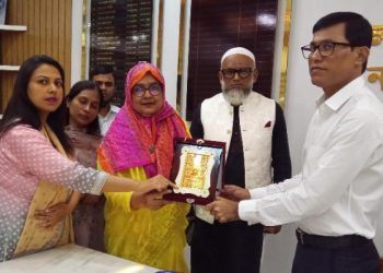 শিক্ষক দিবসে ৩ জনকে সম্মাননা দিলেন ডিসি
