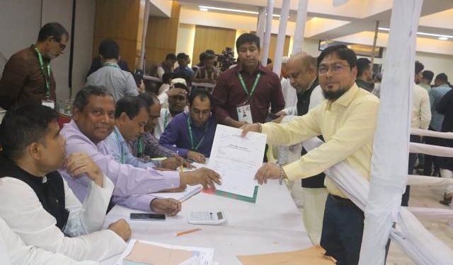 শামীম ওসমানের মনোনয়ন পত্র সংগ্রহ