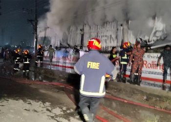 ঢাকা-নারায়ণগঞ্জের লিংকরোডের এসএম ট্রেডার্সে আগুন