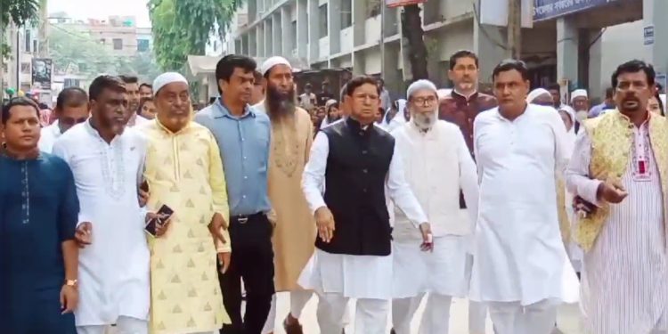 মনোনয়নপত্র জমা দিলেন বস্ত্র ও পাট মন্ত্রী গাজী