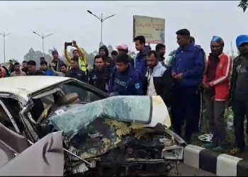 রুপগঞ্জে দুই প্রাইভেটকারের মুখোমুখি সংঘর্ষে নিহত ৪