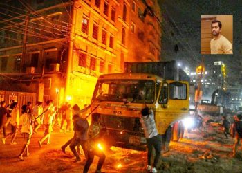 ফতুল্লায় বিএনপির মশাল মিছিল থেকে ট্রাক ভাংচুর, আটক ১