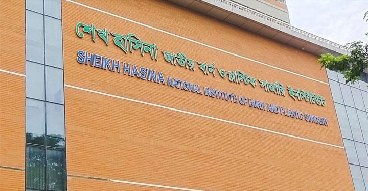 নিতাইগঞ্জে গ্যাস লিকেজ থেকে আগুন লেগে মা-ছেলে দগ্ধ