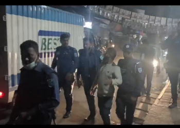 রুপগঞ্জে নৌকা প্রার্থীর দু গ্রুপের মধ্যে সংঘর্ষ