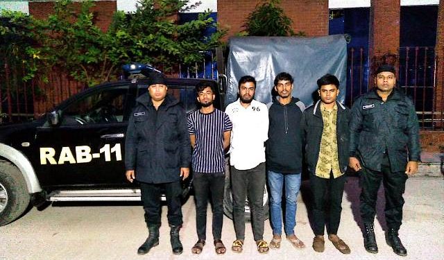 নারায়ণগঞ্জে কিশোর গ্যাংয়ের ১০ সদস্য গ্রেপ্তার