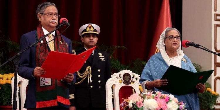 শপথ নিলেন প্রধানমন্ত্রী সহ ৩৭ সদস্যের মন্ত্রি