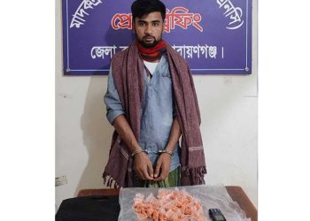 যাত্রীবাহী বাস থেকে ইয়াবাসহ এক রোহিঙ্গা গ্রেপ্তার