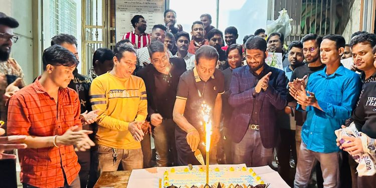 জন্মদিনে ওয়ার্ডবাসীর ভালবাসায় সিক্ত হলেন প্যানেল মেয়র বাবু