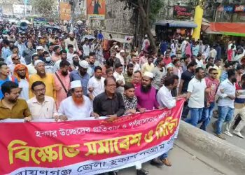 পুর্নবাসনের দাবিতে হকারদের বিক্ষোভ