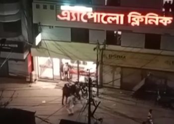 চাষাঢ়ায় ফিল্মি স্টাইলে প্রকাশ্যে যুবককে হত্যা