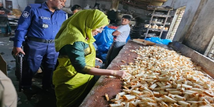 আড়াইহাজারে বেকারির মালিককে ৫০ হাজার টাকা অর্থদণ্ড