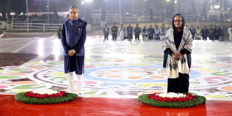 শহীদদের প্রতি রাষ্ট্রপতি ও প্রধানমন্ত্রীর গভীর শ্রদ্ধা
