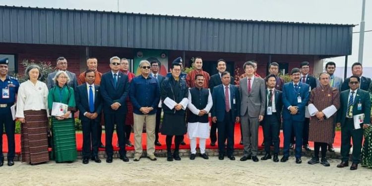 আড়াইহাজারে বিশেষ অর্থনৈতিক অঞ্চল পরিদর্শনে ভুটানের রাজা