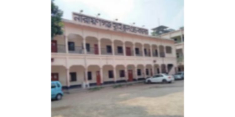 না’গঞ্জ হাই স্কুলের এডহক কমিটি বাতিলের নির্দেশনা স্থগিত করলো হাইকোর্ট