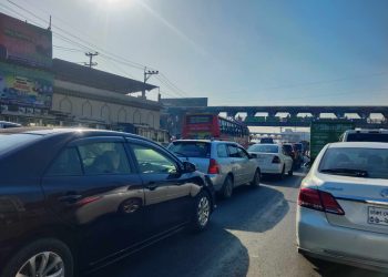 ঢাকা-চট্টগ্রাম মহাসড়কে তীব্র যানজটে ভোগান্তিতে যাত্রীরা