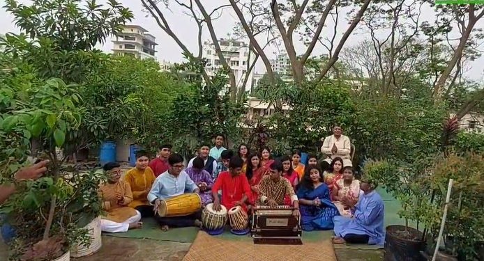 এক ঝাঁক হিন্দু শিক্ষার্থীদের কন্ঠে “রমজানের ঐ রোজার শেষে এলো খুশির ঈদ”