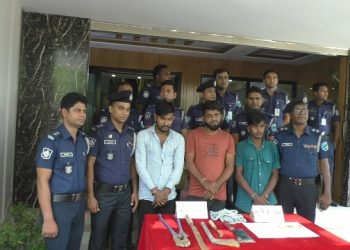 সিদ্ধিরগঞ্জে ডাকাতির ঘটনায় ৩ ডাকাত গ্রেপ্তার