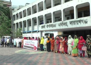 ভূমি অধিগ্রহণের জায়গার ন্যায্য মূল্যের দাবিতে ভুক্তভোগী পরিবারের মানববন্ধন