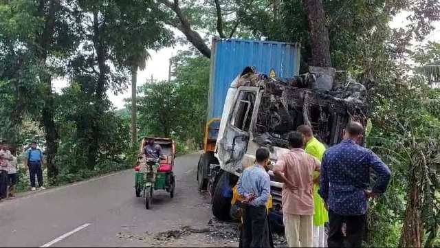আড়াইহাজারে মহাসড়কে ট্রাক চাপায় যুবক নিহত